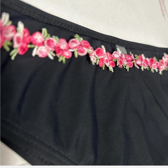 Two piece flower black swimsuit set - Picture 3 of 6